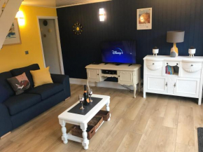 Foxes Sea Side Retreat Deluxe Chalet is a lovely holiday home tucked away on the Kent Coast